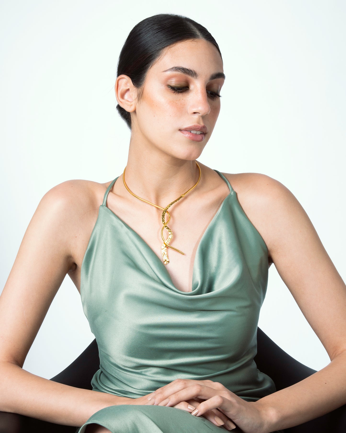 Chassé choker necklace
